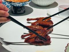 脆皮妙龄乳鸽-新荣记(BFC外滩金融中心店)