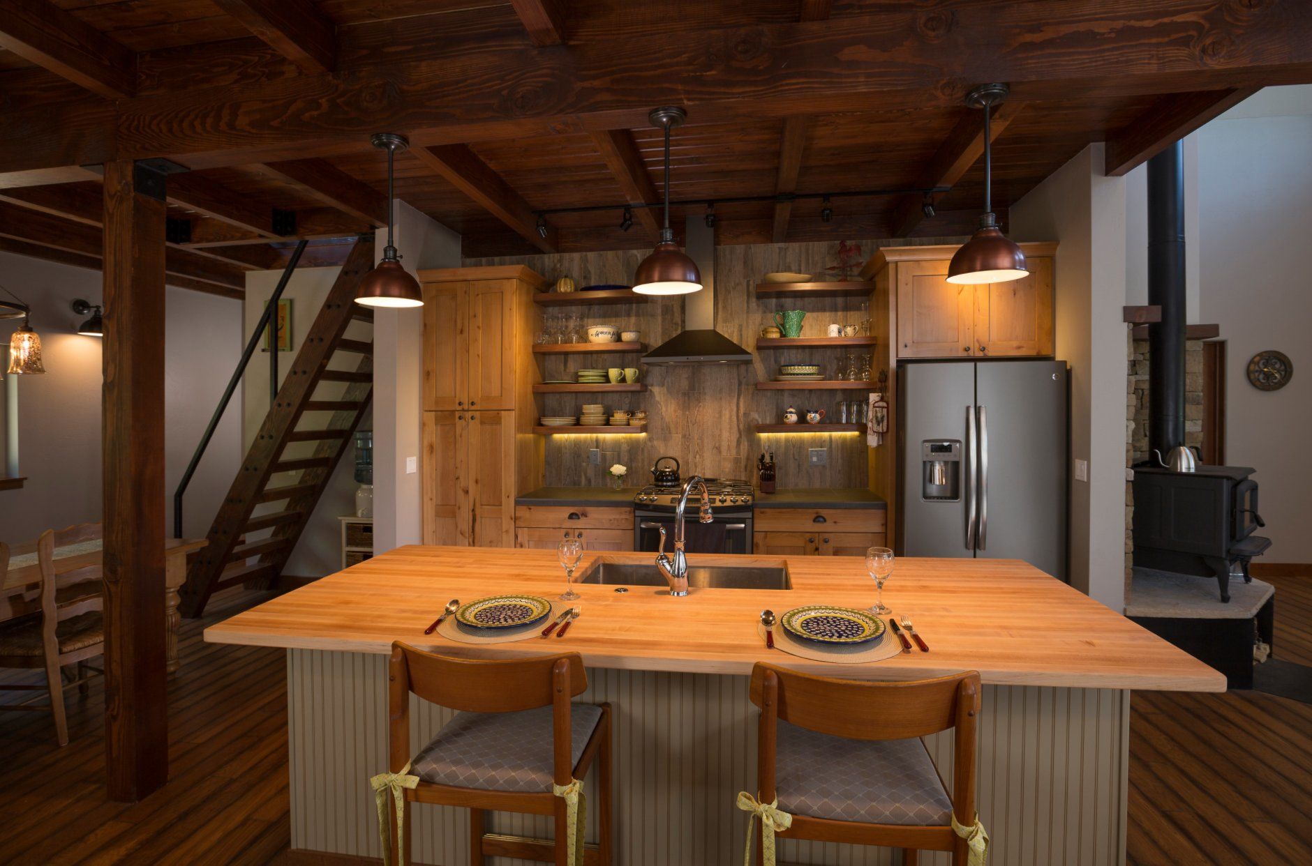 原木美式复古开放式厨房,打造氛围感