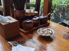 靠窗位-黔派·虾子羊肉粉·小吃(佳宁娜广场店)