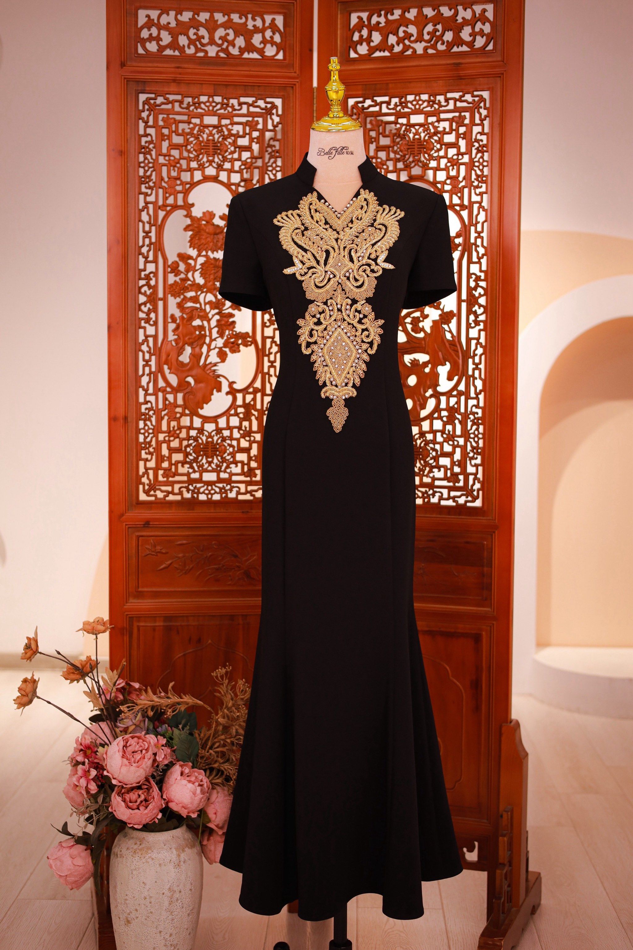 黑金搭配的妈妈装也太有气场了吧