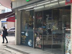 -全家便利店(江湾镇站店)