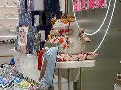 -目上眼镜·蔡司依视路授权(青浦宝龙店)