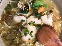 滇味酸菜鱼米线-刀小蛮半只鸡过桥米线(家乐福四元桥店)