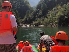 -安吉龙王山峡谷漂流