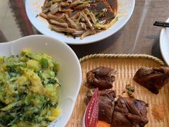 -东口码头·烧鸽子·鱼头泡饼·地方菜(金鹰悦城店)
