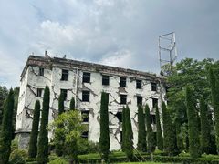 -四川汶川特大地震漩口中学遗址