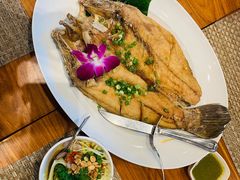 -Chom Cafe and Restaurant