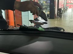 -鲨鱼皮汽车凹陷玻璃修复(静安店)