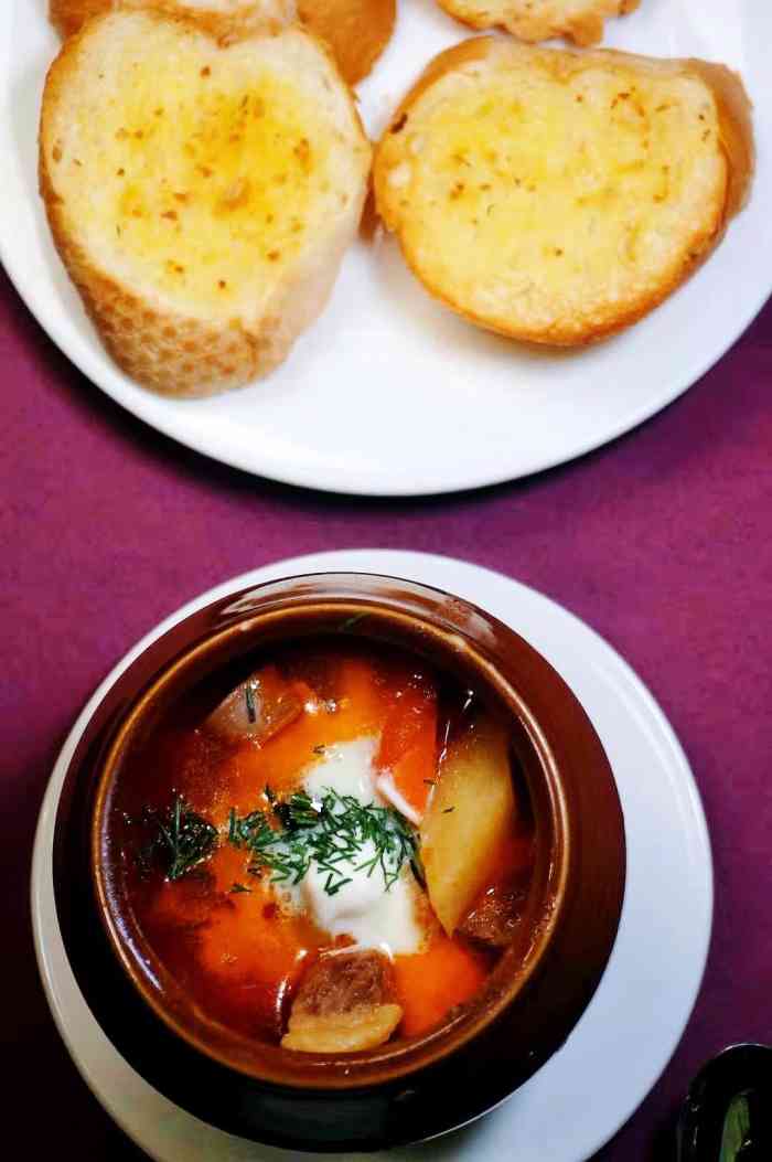 老井俄式餐厅-"个人觉得,菜品水平对不起好评,没有特别惊.