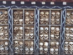 -比如骷髅墙景区