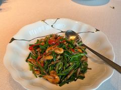 惹味春韭河虾-三利音·东方司宴(外滩店)