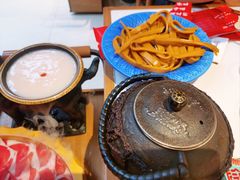 -老牌坊云南鱼豆花火锅(哈西万达店)