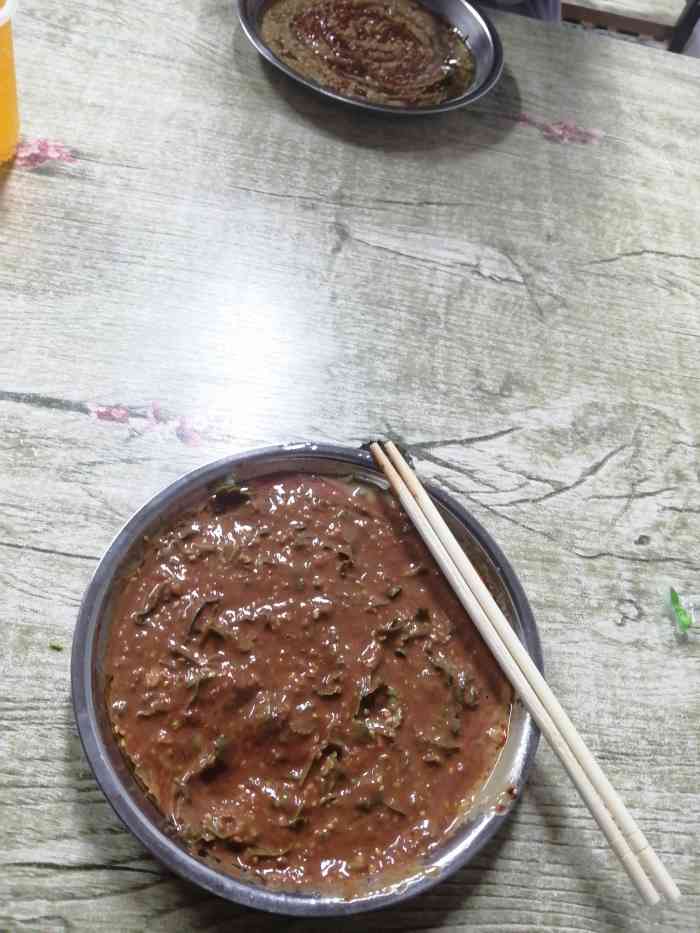 清真小树林串串香-"味道很好,就在大十字路口的角上,虾滑,牛.