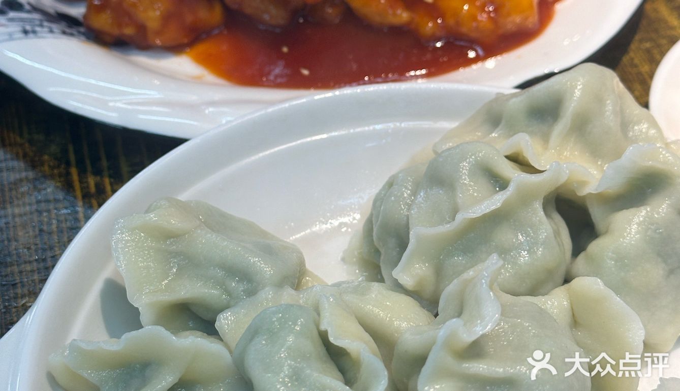 这家的饺子好吃，糖醋里脊也好吃！