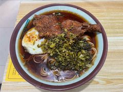 雪菜大排面-上海老字号杨梅面条馄饨店(陈家春店)