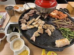 -江南猪肉商会无限续吃(弘大店)