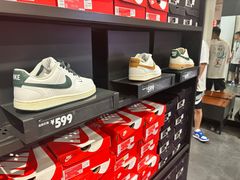 -NIKE北京赛特换季优惠店