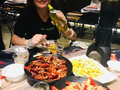 -巴厘龙虾·榜首油焖大虾(音乐学院·沿江酒馆店)