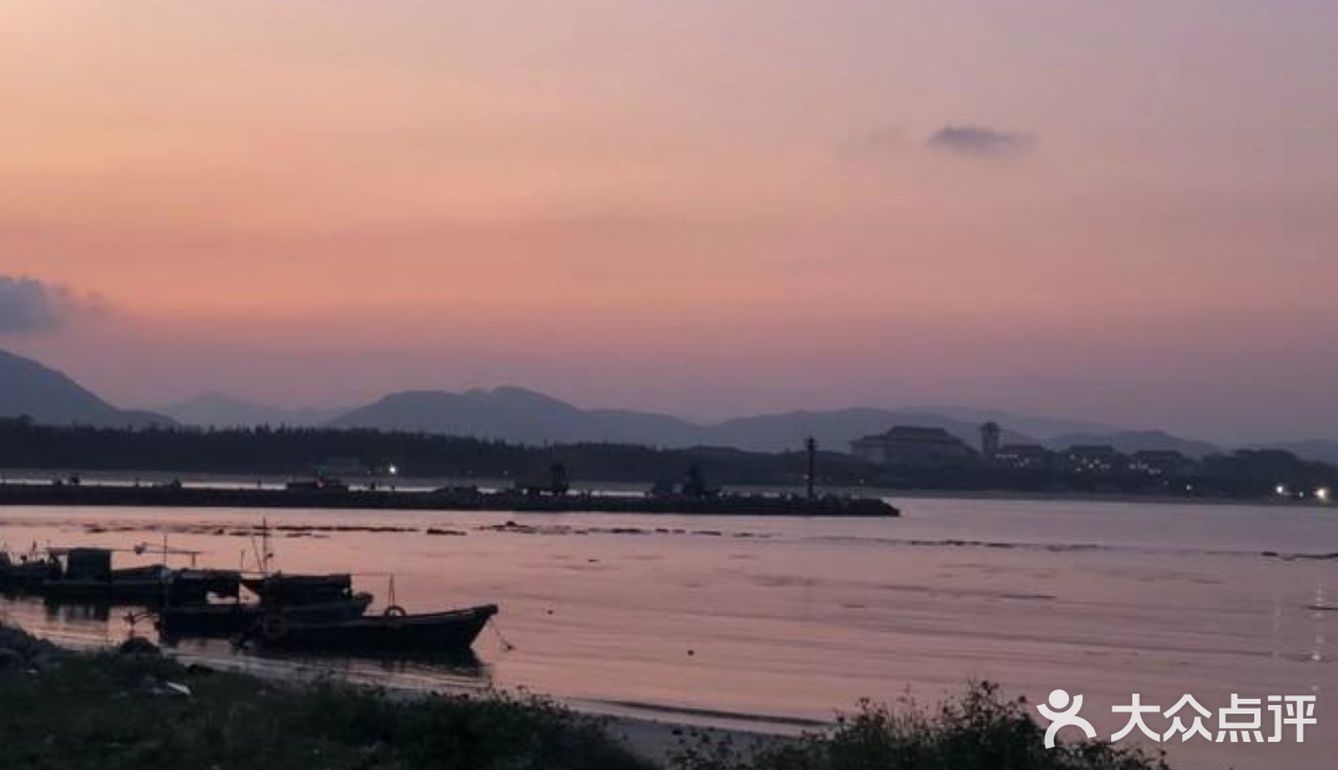 一定能满足吃货的需要！海边凉风习习，虽说是渔村