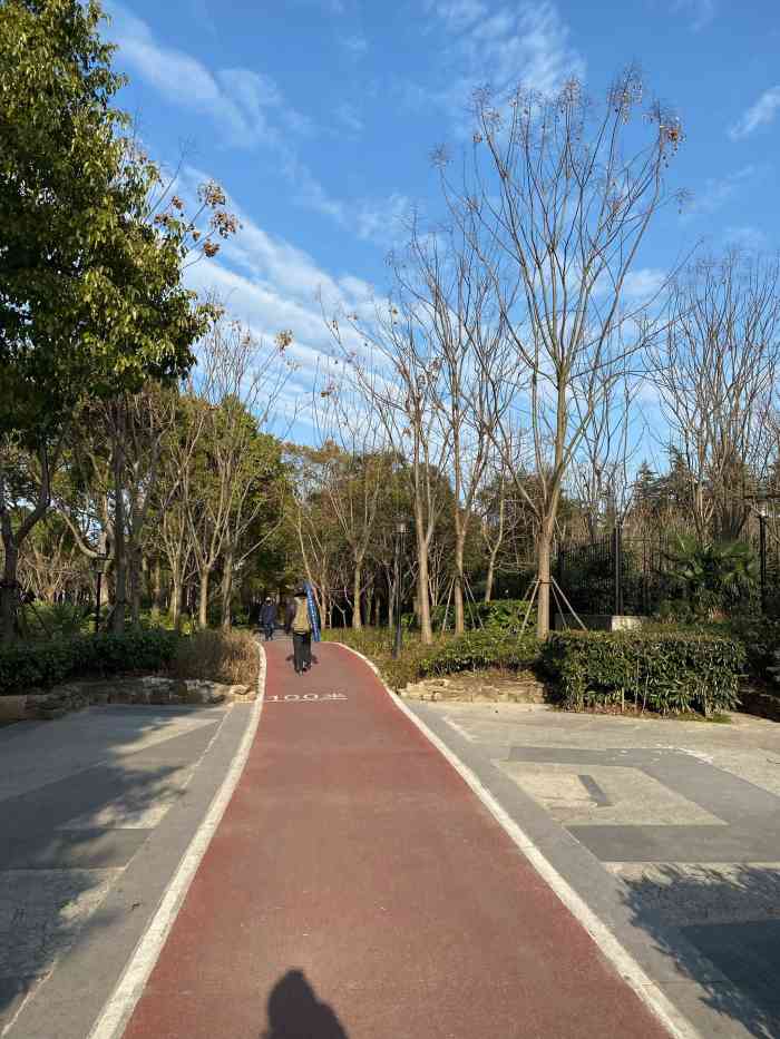 黄兴公园很大,早上来晨练超级赞的!