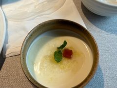 自制酸奶配蜂巢蜜-四季民福烤鸭店(外滩外白渡桥店)