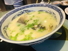 巨碗鱼头-南京金牛湖巨碗鱼头