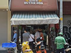 -Bánh Mì Huynh Hoa