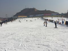 -采薇庄园四季滑雪场