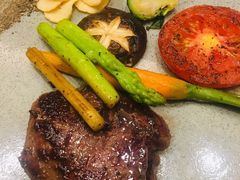 火焰澳洲谷饲脆蒜牛柳配幼蔬-曙亚洲餐厅-重庆富力艾美酒店(南坪万达广场店)