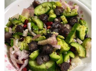 学着父母的样子认真生活 自己下厨 泡药酒