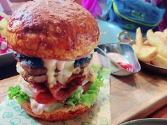 双蛋指椒牛肉汉堡-魏斯理汉堡(西安沣东吾悦店)