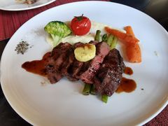 碳烤菲力牛排配土豆泥及红酒汁-WOLFGANG PUCK KITCHEN & BAR(迪士尼小镇店)