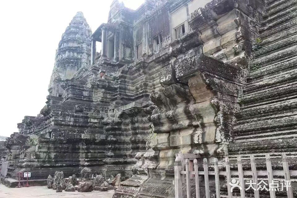 我觉得唯一值得看的是那个巴肯山吧 人又多,逛起来剧热