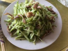 -华龙特色大骨鸡农家菜馆