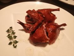 脆皮玻璃乳鸽-甄御•海鲜新青岛菜(麦岛店)