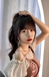 -MODEL'S HAIR
