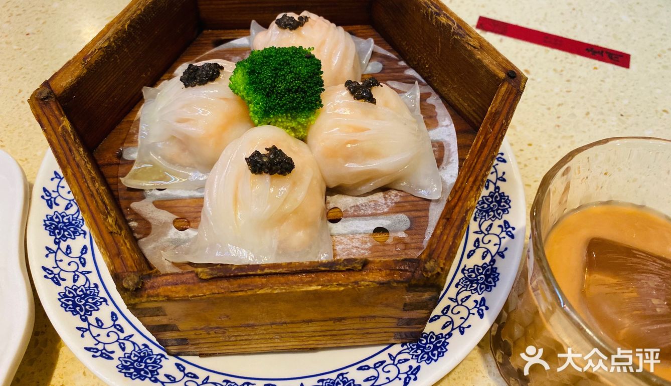 第一次在茶餐厅吃到这么多的虾，太实在了！[愉快]