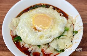 Dry Stir-Fried Broad Noodles with Peas and Meat Sauce