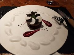 牛里脊肉配甜菜根-AZUL by FUEL蓝色·法式酒馆(琶醍店)