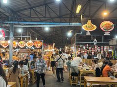 -席娜卡琳火车铁道夜市