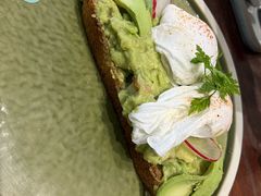 牛油果温泉蛋吐司-O'mills Sourdough Bakery&Bistro(永嘉路店)