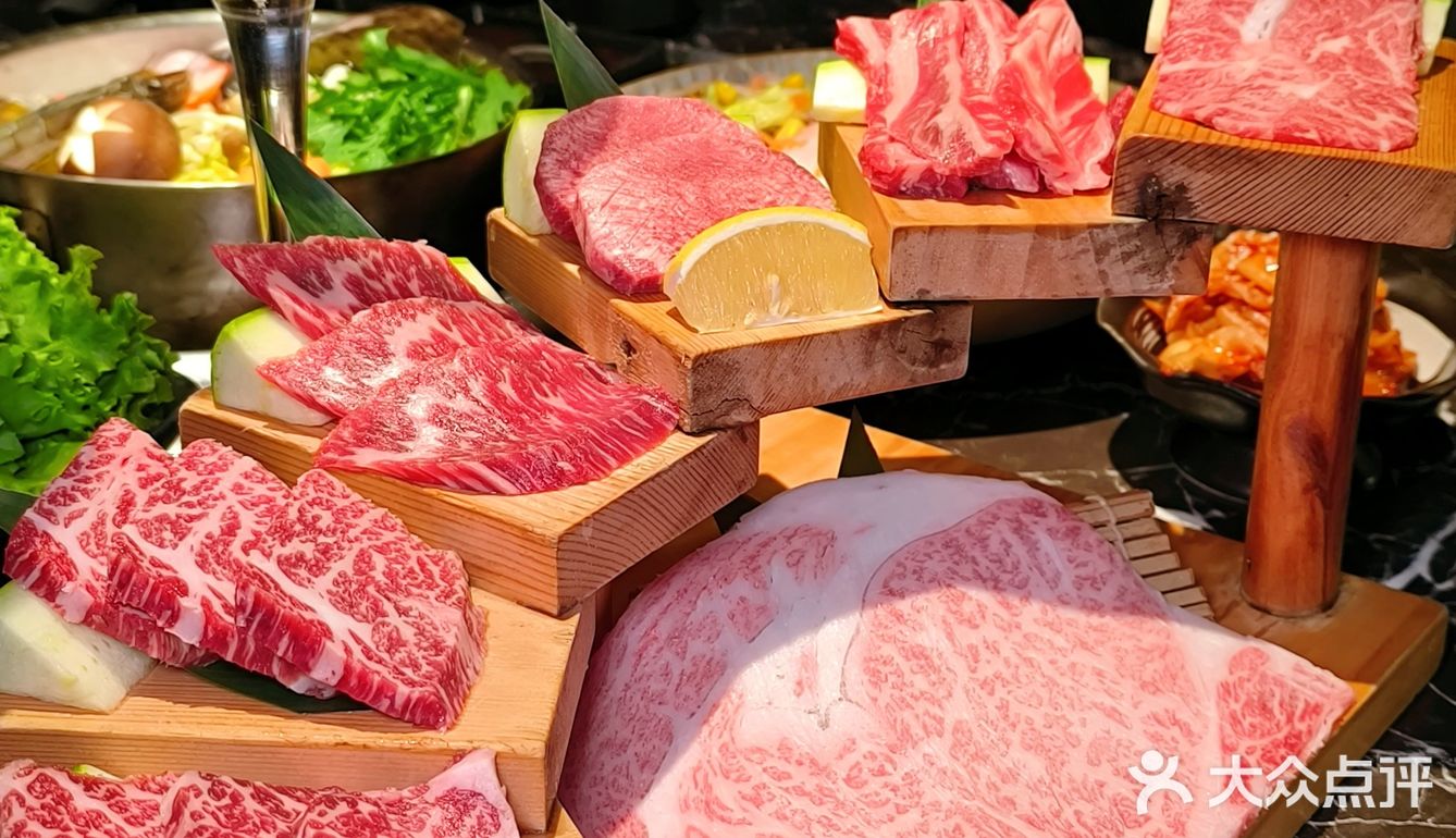 谁说餐饮寒冬没好店❓❗阶梯日式烤肉来破局！