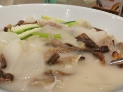 鹿茸菇冬瓜煮鱼皮角-品泉餐厅·大盆鱼·走地鸡