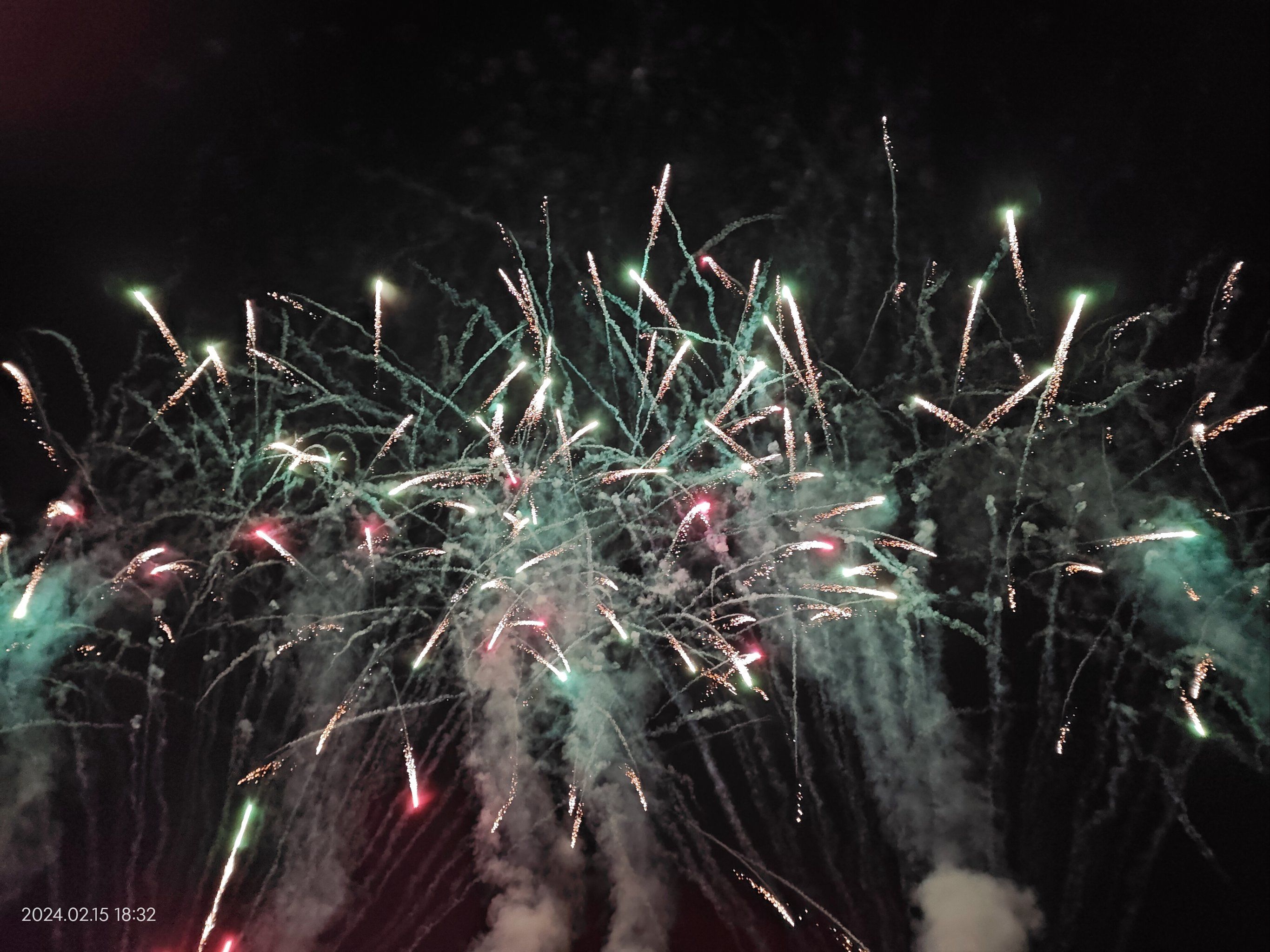 有烟花秀,才叫过年呢