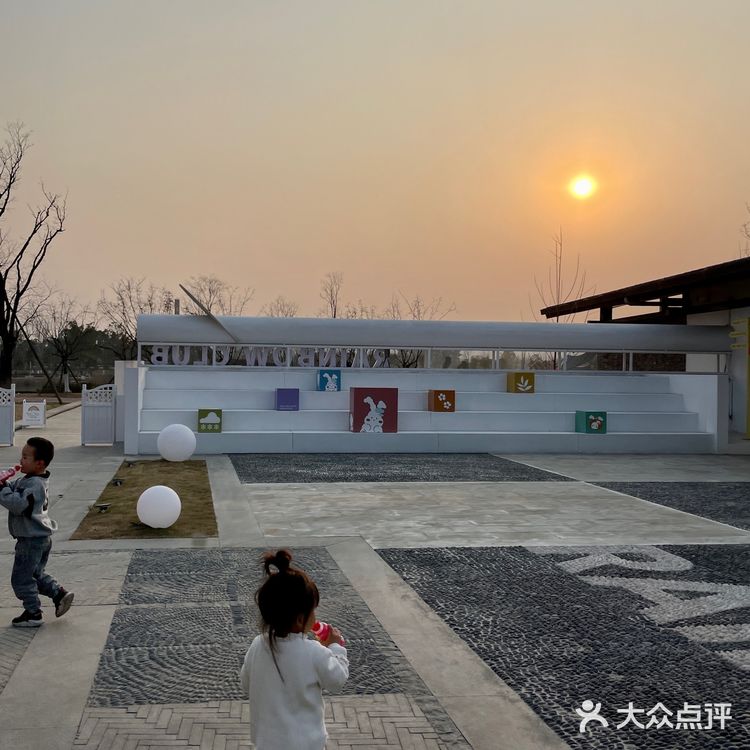 成都亲子｜自带独栋儿童乐园的高颜值餐厅