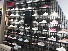 -阿迪达斯(武林银泰三叶草店)