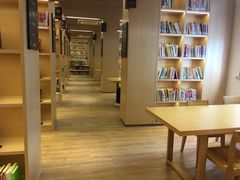 -漕河泾街道图书馆(漕河泾社区文化活动中心店)