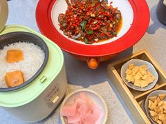 小炒腊拱嘴-有红鸡毛店·川菜(建设路店)