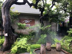 -Chom Cafe and Restaurant