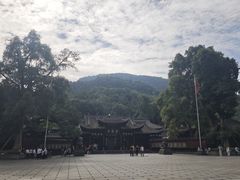 -峨眉山报国寺